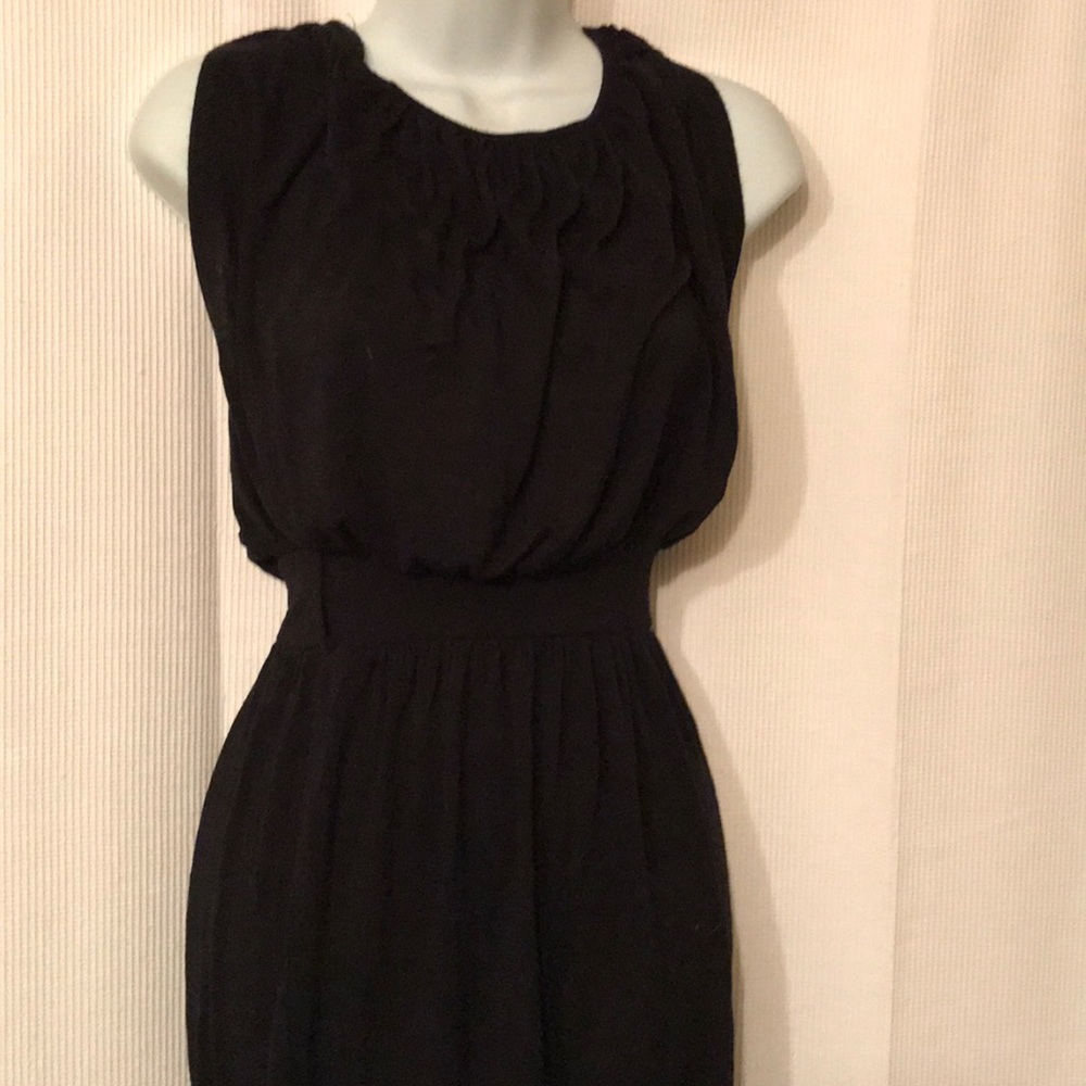 Sleeveless dress